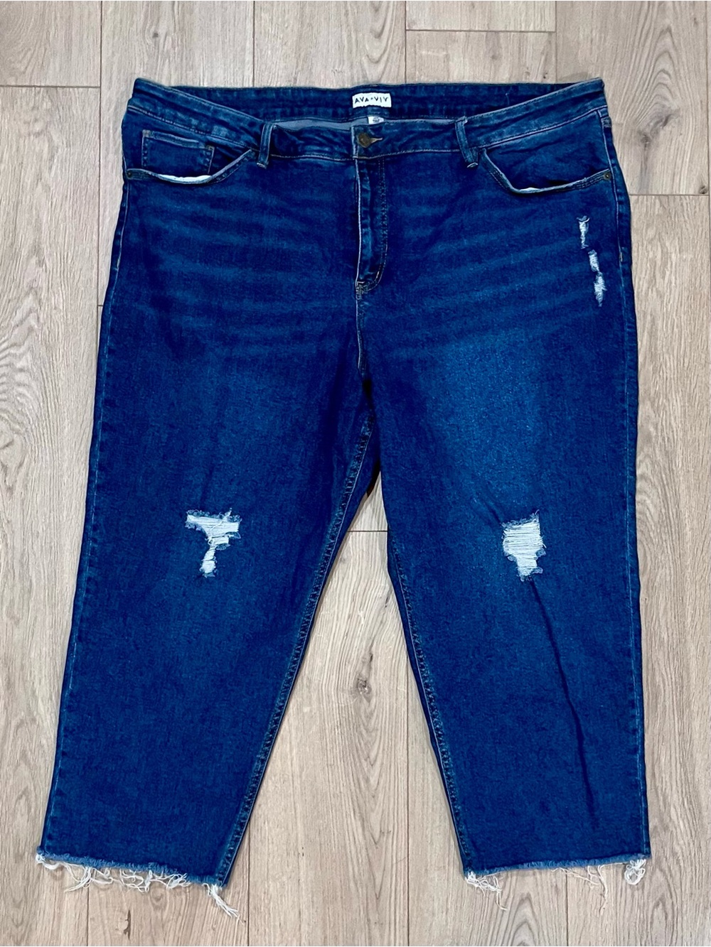Ava & Viv women’s 26 cropped Dark Blue Distressed Jeans